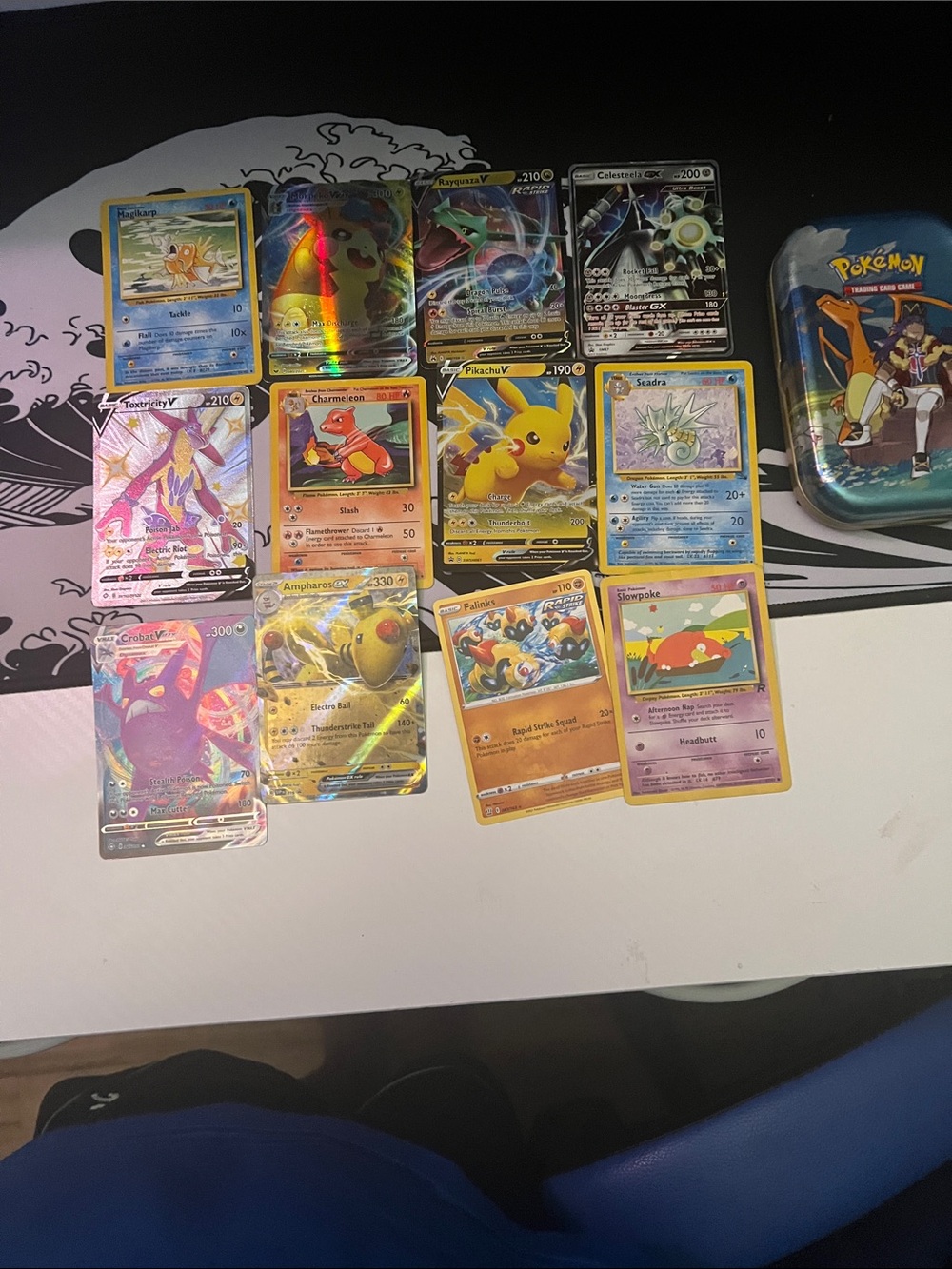 13 different Pokémon cards Crown Zenith Container is included